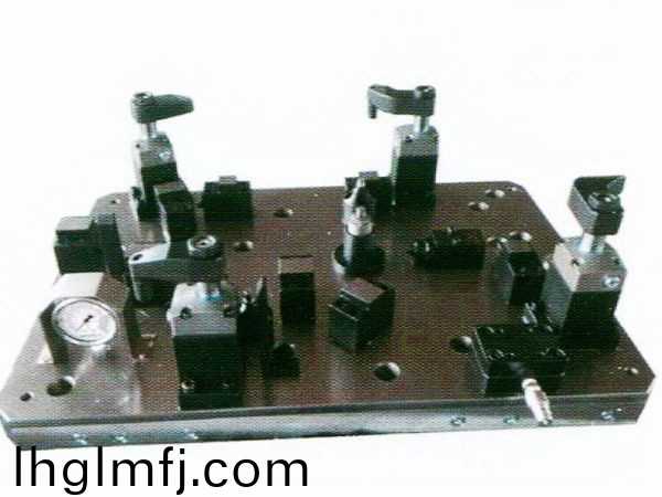 齒輪室罩蓋液壓裌(jia)具